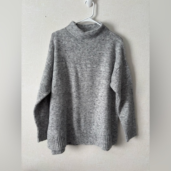 Well Worn Sweaters - Well Worn | Heather Gray Women's Turtleneck Sweater | Size Large